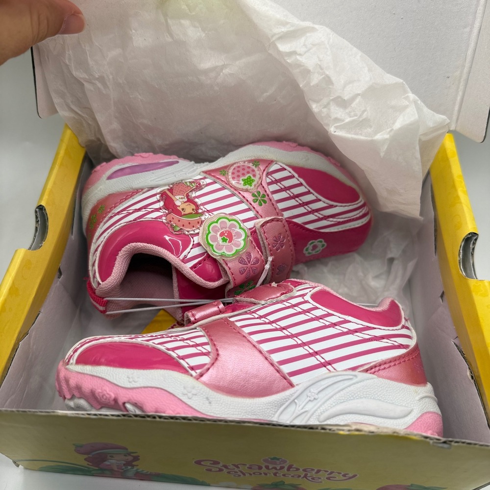 2011 RARE Strawberry Shortcake Toddler Sneakers Pink White Size 7 NIB